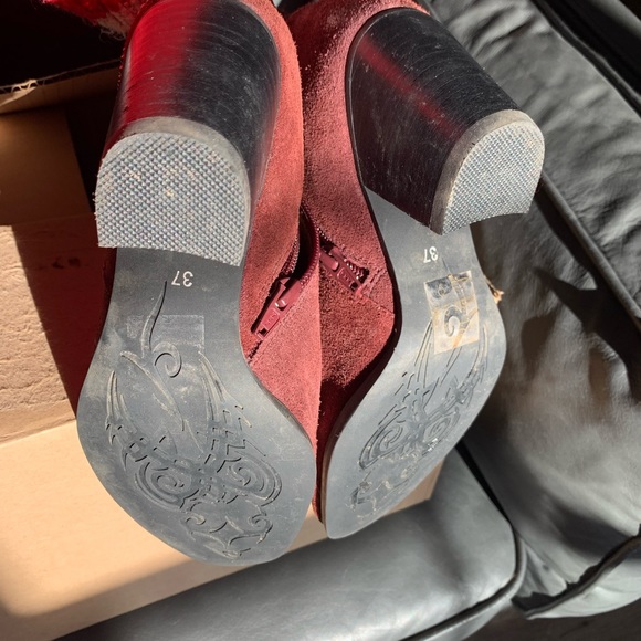Barely worn Fugitive Maroon suede boots, size 7 - Picture 2 of 7